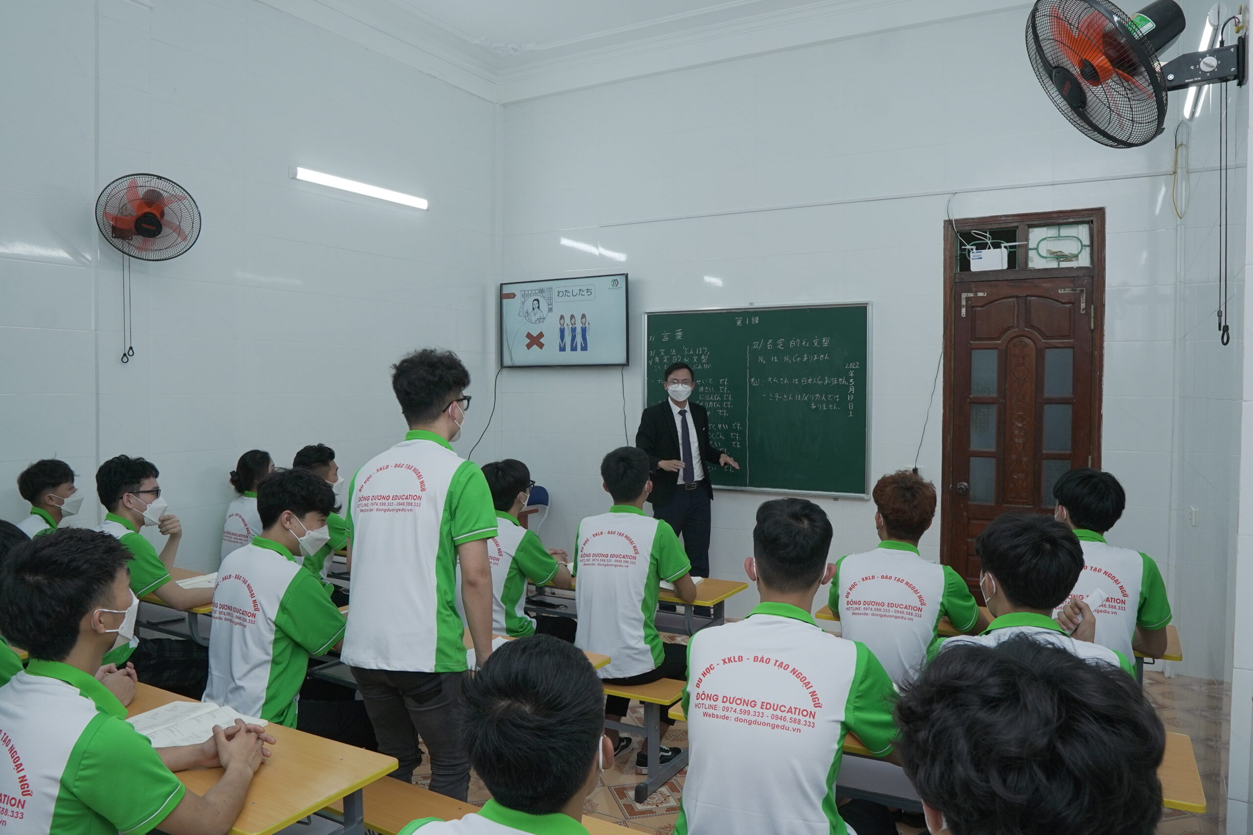 Giảng viên ngoại ngữ Đông Dương